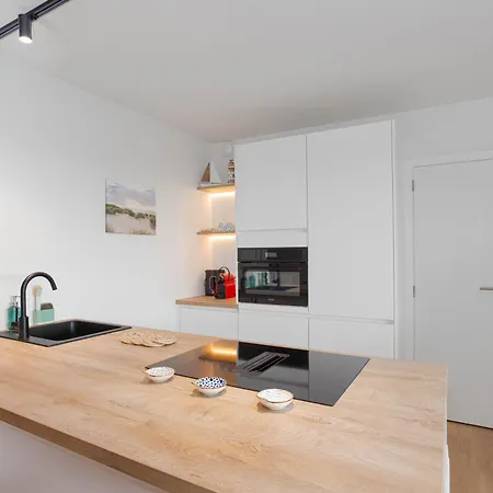 Montreal G008 You, Me & The Sea